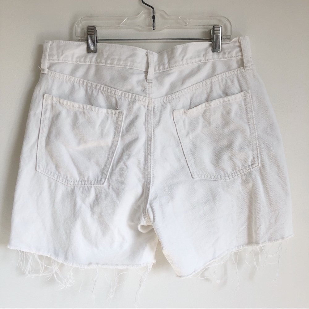 Old Navy Women’s Slouchy Straight Cut Off Denim Shorts in Calla Lily White, 8 - Picture 4 of 13
